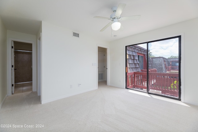 carpeted empty room featuring ceiling fan