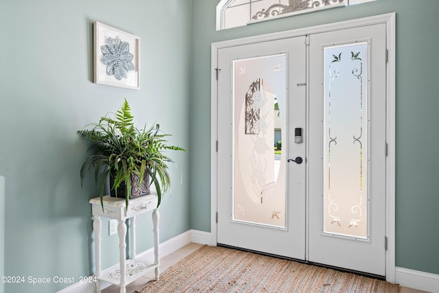 entryway featuring baseboards