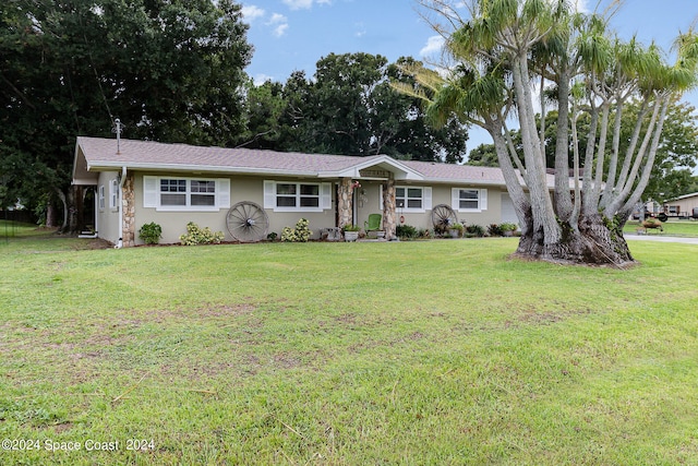 ranch-style house featuring a front lawn