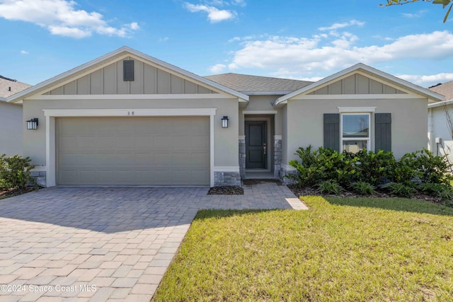 view of front of house with a front lawn and a garage