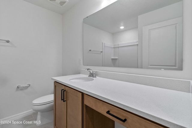 full bathroom featuring visible vents, toilet, vanity, baseboards, and tile patterned floors