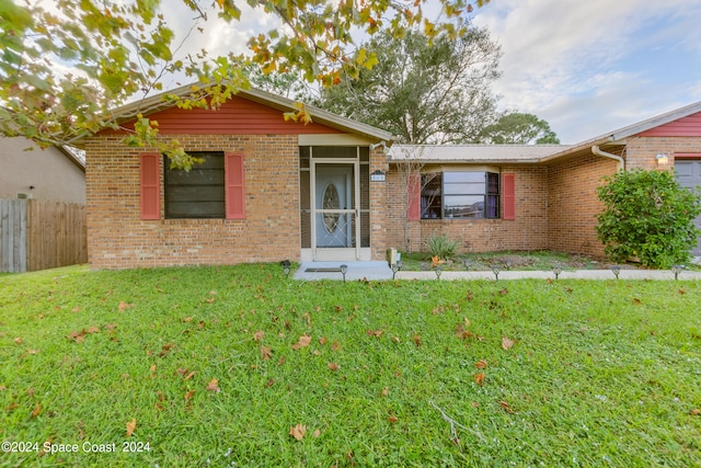 view of front of home featuring a front lawn