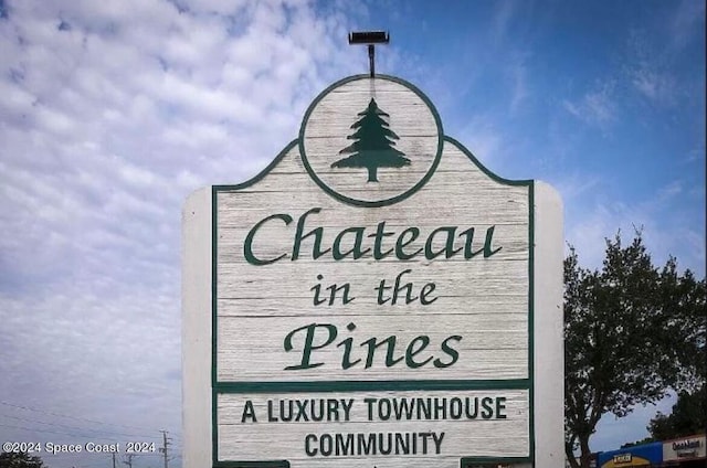 view of community / neighborhood sign