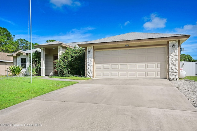 single story home with a front lawn