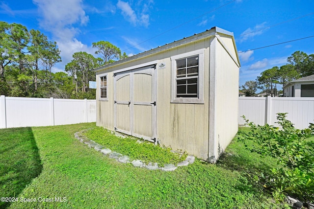 view of outdoor structure featuring a yard