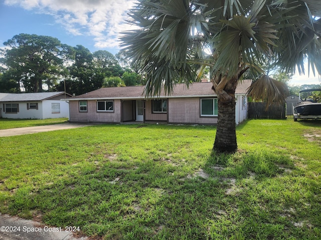 ranch-style home with a front yard