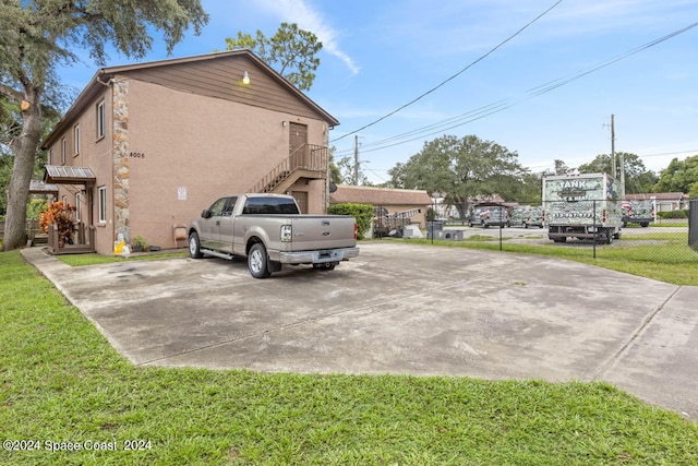 view of side of property featuring a yard