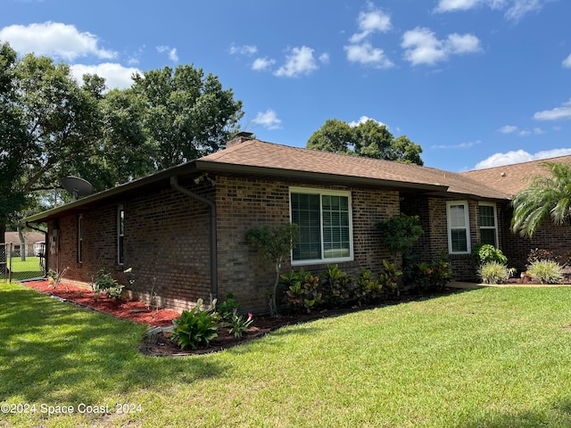 single story home with a front yard