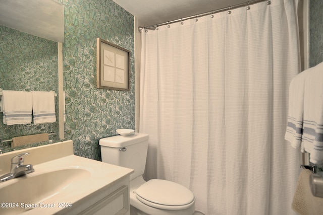 bathroom with a shower with curtain, toilet, and vanity