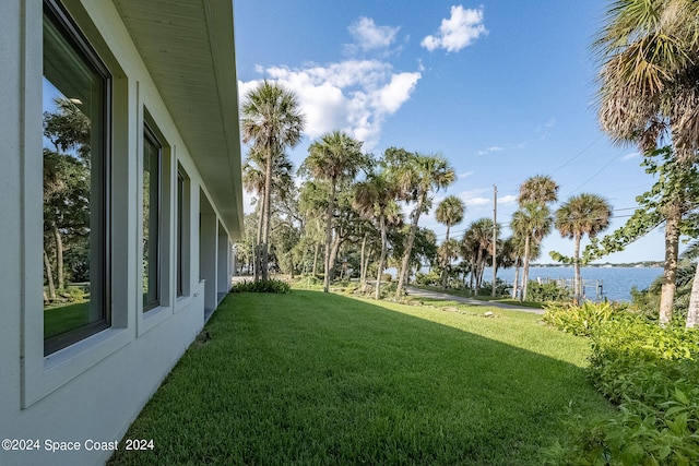 view of yard featuring a water view