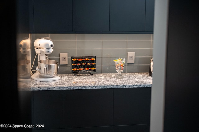 room details featuring decorative backsplash