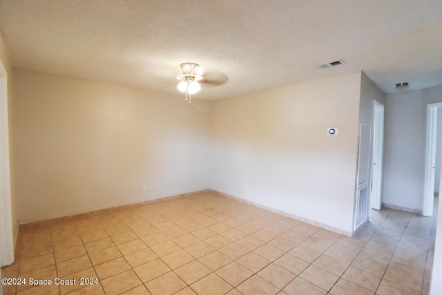 unfurnished room featuring ceiling fan and a textured ceiling