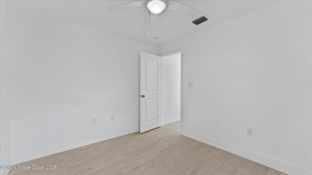 unfurnished room with light hardwood / wood-style flooring and ceiling fan