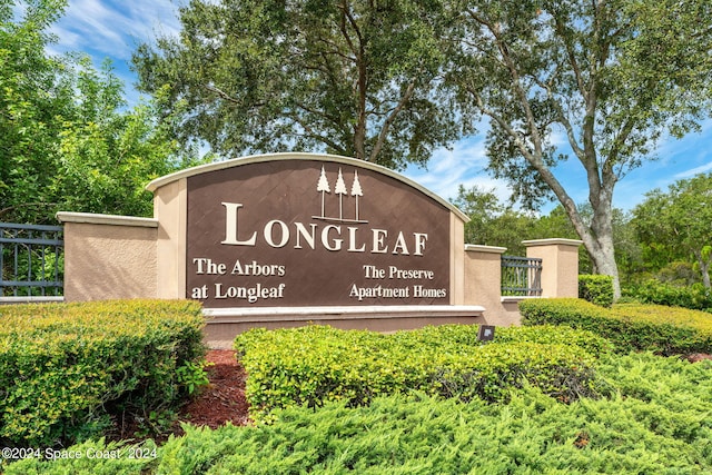 view of community / neighborhood sign