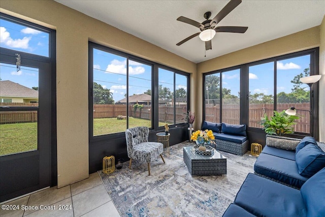 sunroom with ceiling fan