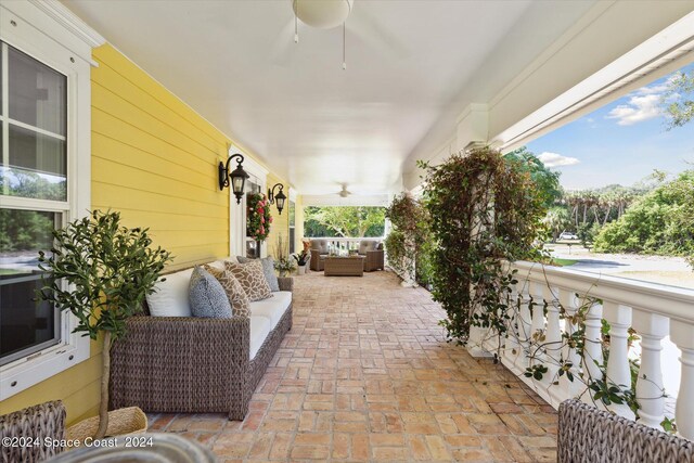 view of patio / terrace featuring covered porch, outdoor lounge area, and ceiling fan