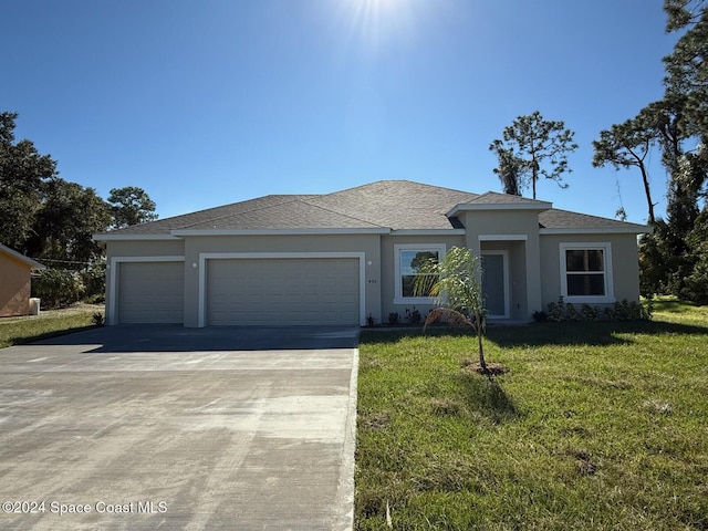 view of front facade featuring a garage and a front yard