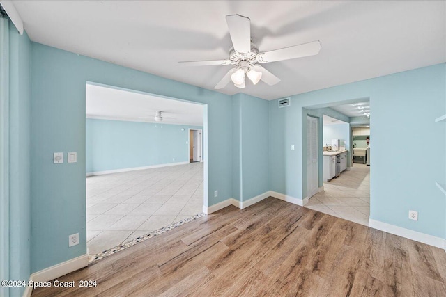 empty room featuring light tile patterned floors and ceiling fan