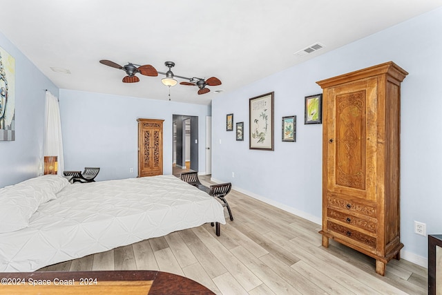 bedroom featuring light wood-type flooring and ceiling fan