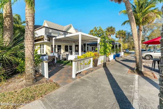 view of front of home featuring a balcony