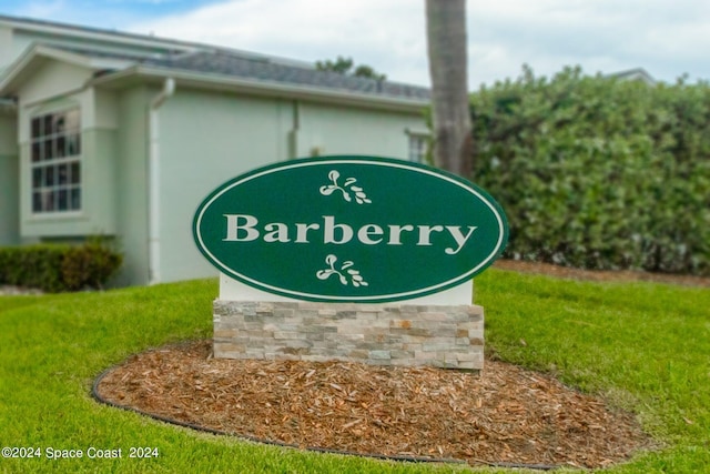 community / neighborhood sign featuring a yard