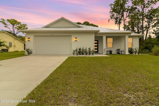 view of front of house with a lawn and a garage