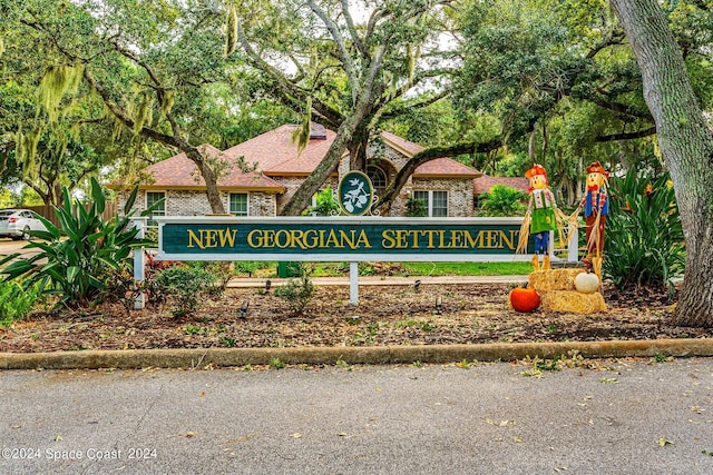 view of community / neighborhood sign