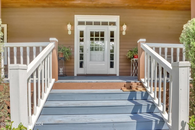 property entrance with covered porch