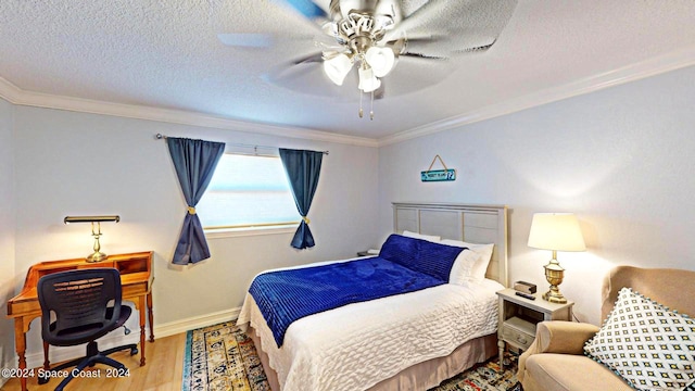 bedroom with crown molding, a textured ceiling, hardwood / wood-style flooring, and ceiling fan