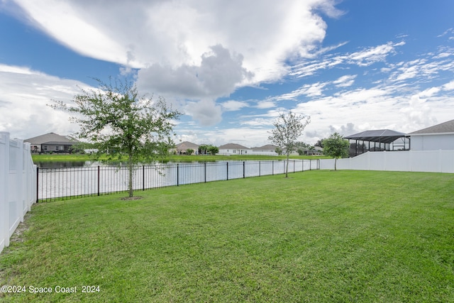 view of yard featuring a water view