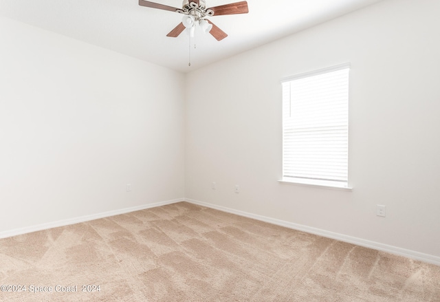 carpeted empty room featuring ceiling fan