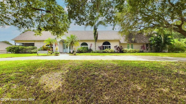 ranch-style house with a front lawn