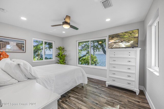 bedroom featuring dark wood-type flooring and ceiling fan