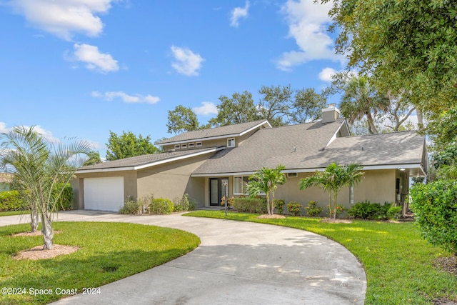 view of front of property featuring a front lawn and a garage