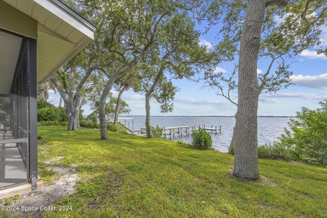 view of yard featuring a water view