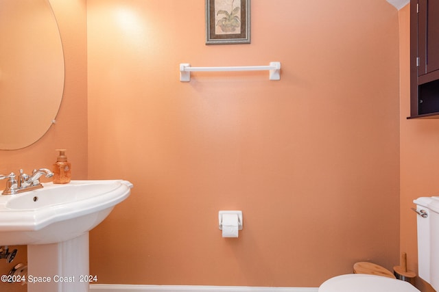 bathroom featuring toilet and sink