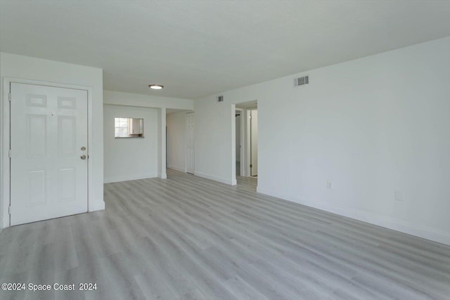 250 Berkshire Ln, Melbourne, FL 32935 - unfurnished room featuring light wood-style floors, baseboards, visible vents, and a textured ceiling