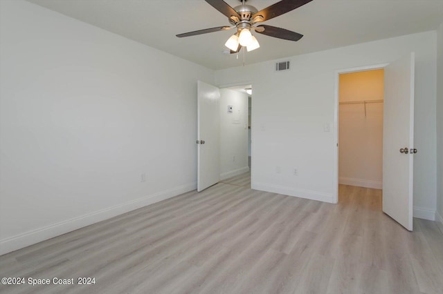 250 Berkshire Ln, Melbourne, FL 32935 - unfurnished bedroom featuring visible vents, baseboards, light wood-style flooring, a spacious closet, and a closet