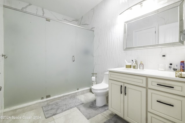 full bathroom featuring decorative backsplash, toilet, vanity, a shower stall, and tile walls