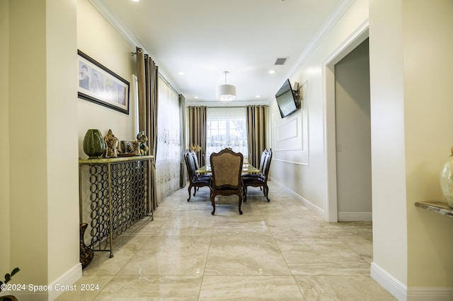 dining area featuring baseboards, visible vents, crown molding, and recessed lighting