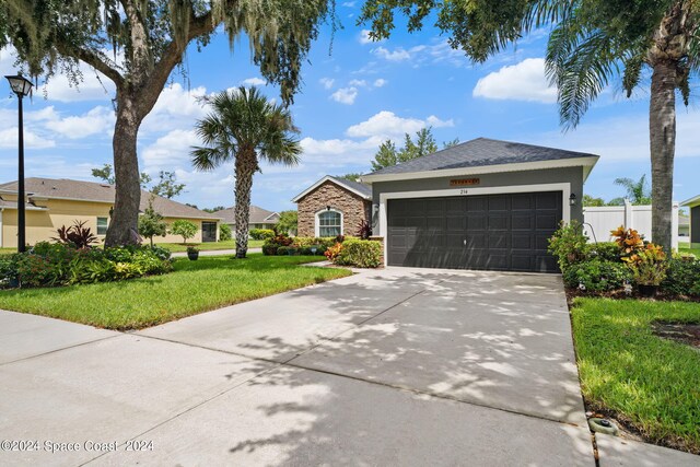 view of front facade featuring a garage and a front yard