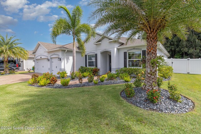 view of front of property featuring a front yard and a garage