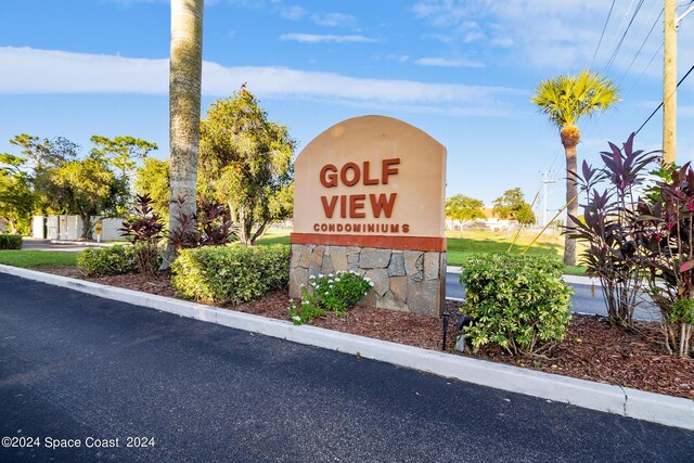 view of community / neighborhood sign