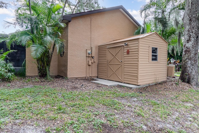 view of outbuilding