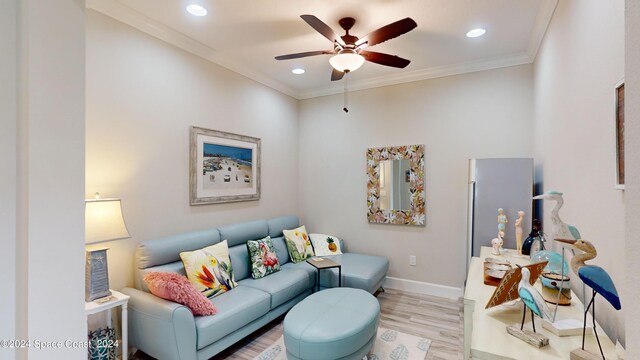 living room with ornamental molding, ceiling fan, and light hardwood / wood-style floors