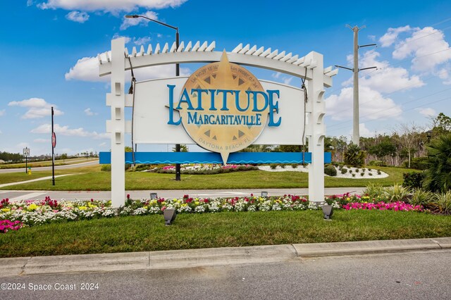 community sign featuring a lawn