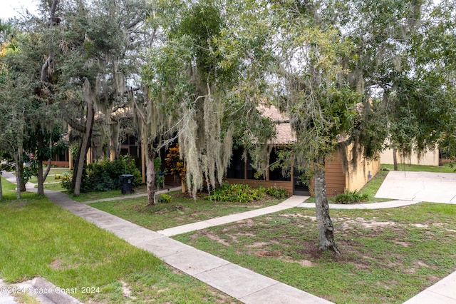 view of home's community featuring a lawn