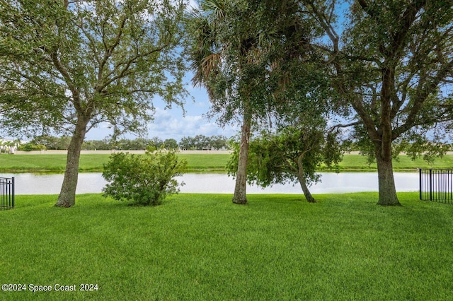 view of yard featuring a water view