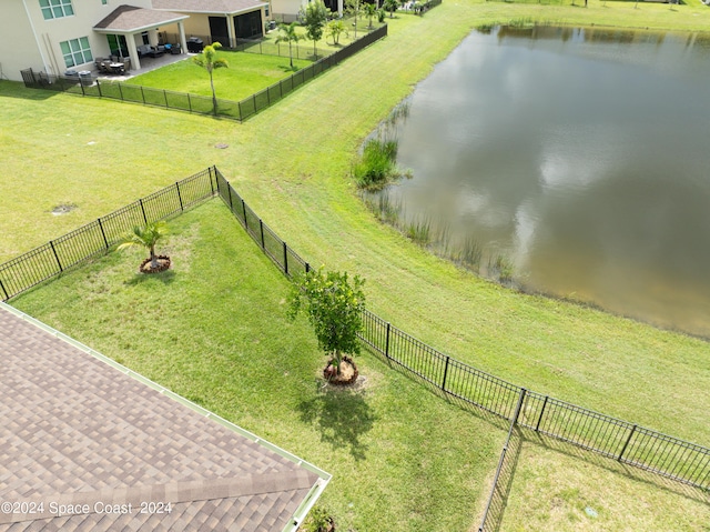 bird's eye view featuring a water view