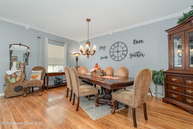 dining space with an inviting chandelier, light wood-type flooring, and crown molding